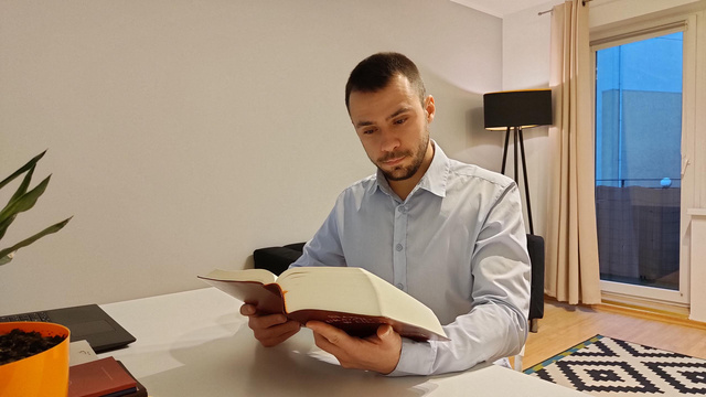 O que é a crença verdadeira em Deus? Como se deve crer em Deus para obter Seu louvor?