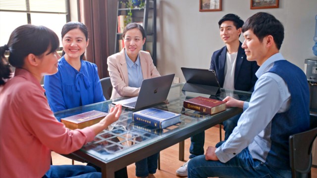 Pergunta: Como Deus Todo-Poderoso faz Sua obra de julgamento nos últimos dias? Como Ele expressa Suas palavras para julgar, purificar e aperfeiçoar o homem? Essa é a verdade que precisamos desesperadamente saber agora. Se compreendermos a obra de Deus Todo-Poderoso, poderemos ouvir Sua voz e ser levados diante do trono de Deus. Por favor, conte-nos mais detalhes!