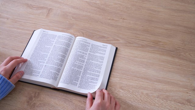 É verdade que toda a obra e todas as palavras de Deus estão na Bíblia?